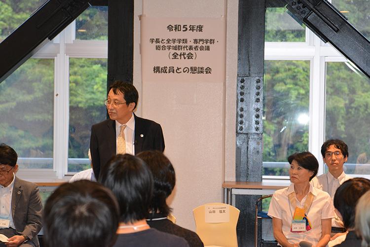 Roundtable Meeting between the President and Members of the Student Representative Conference