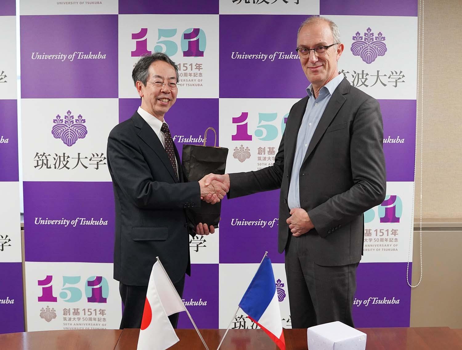 池田潤副学長とArmel de la Bourdonnaye教授